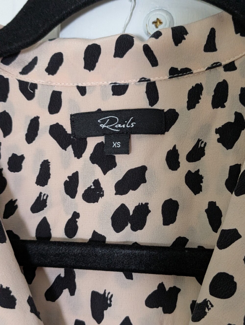 Rails Beige Black Animal Print Silk Button Front Blouse XS - Picture 3 of 5